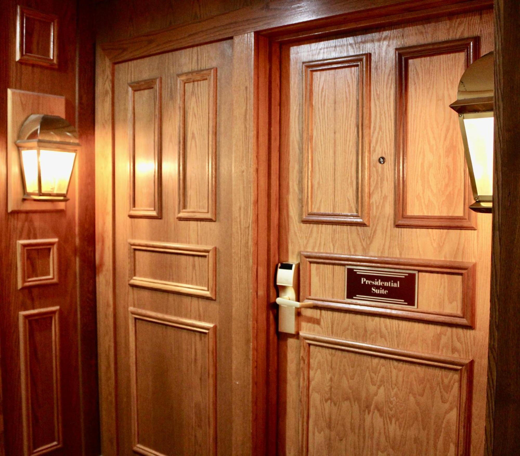 The Carlton Lodge Adrian Экстерьер фото