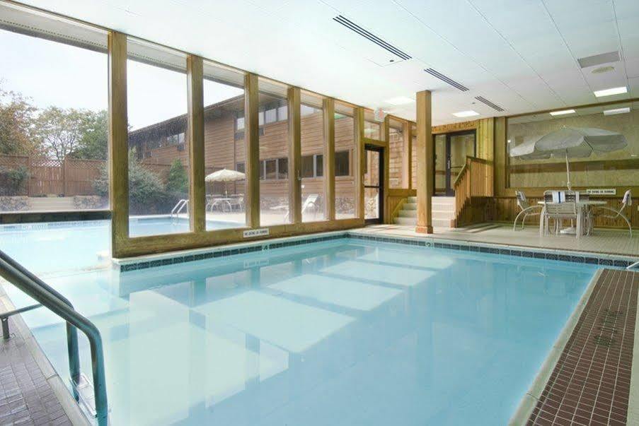 The Carlton Lodge Adrian Экстерьер фото