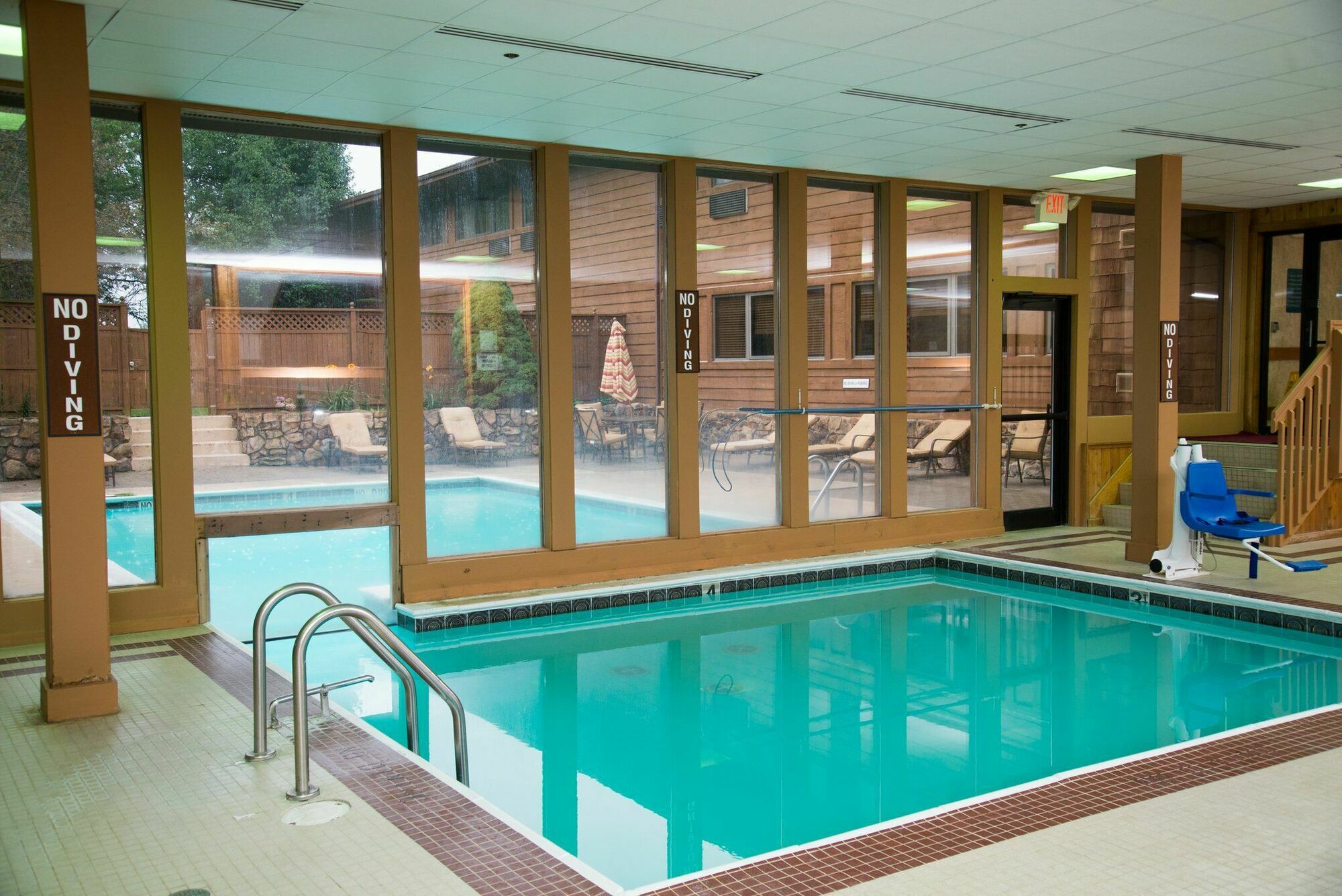 The Carlton Lodge Adrian Экстерьер фото