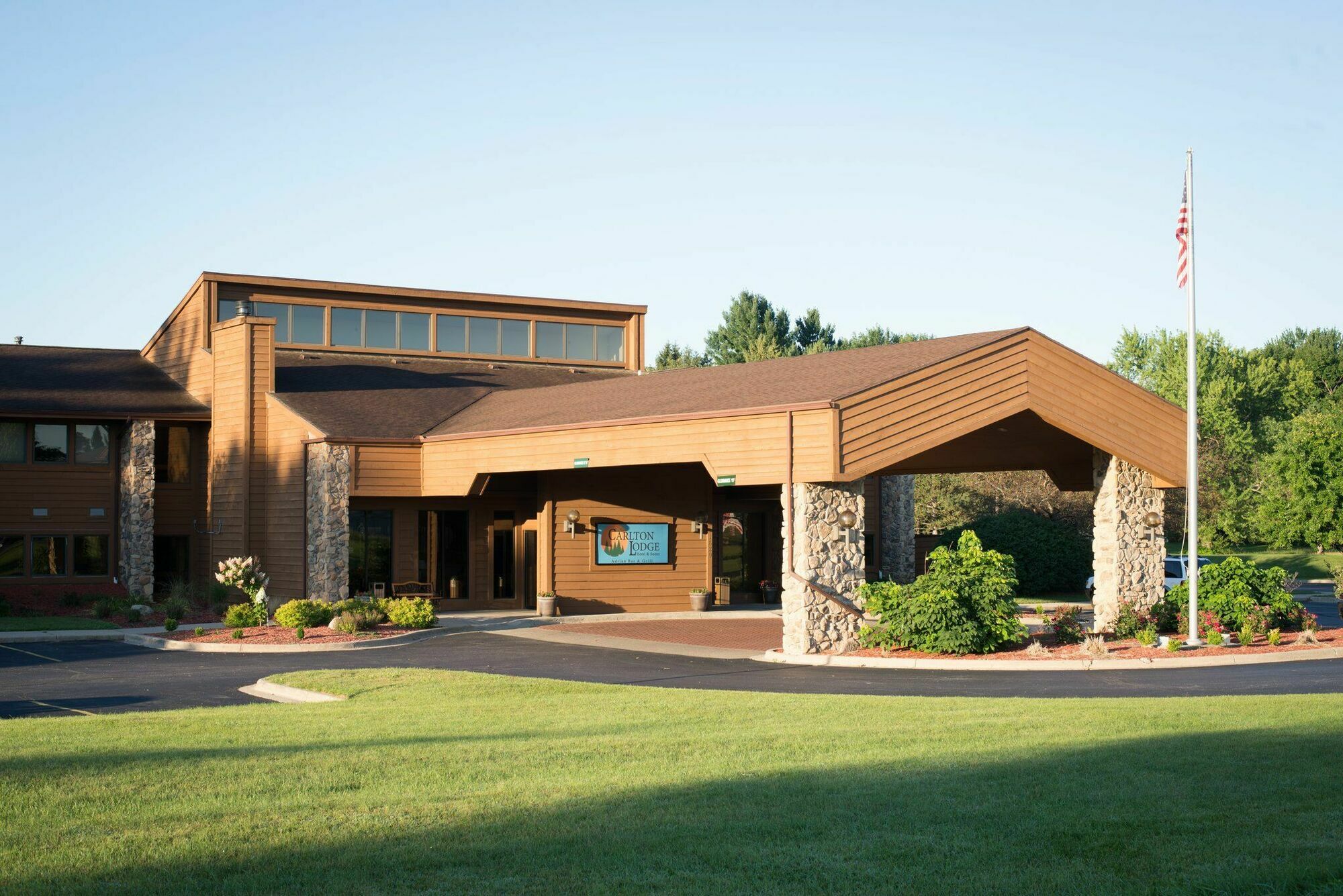 The Carlton Lodge Adrian Экстерьер фото